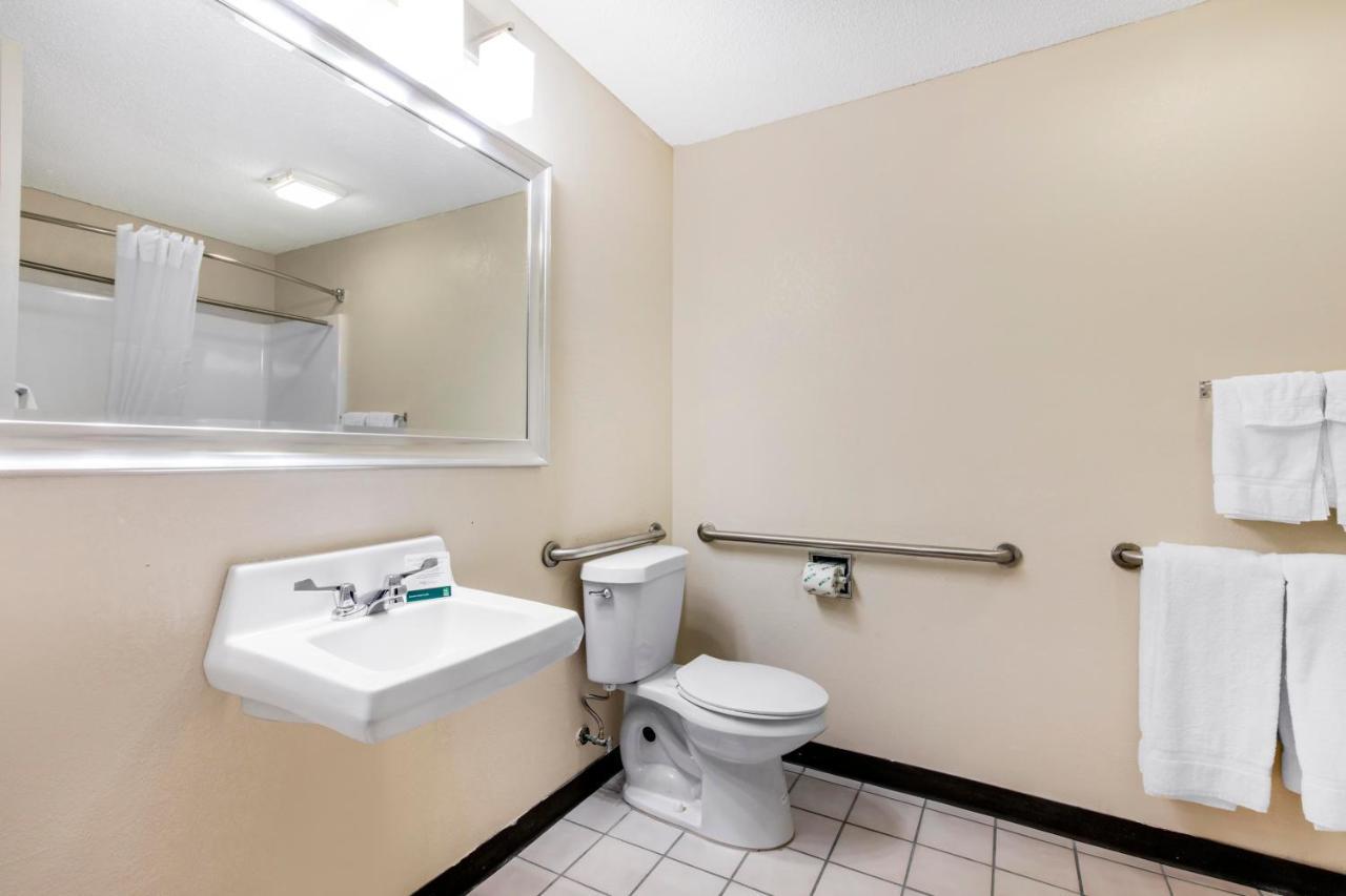 Quality Inn & Suites Metropolis I-24 Exterior photo