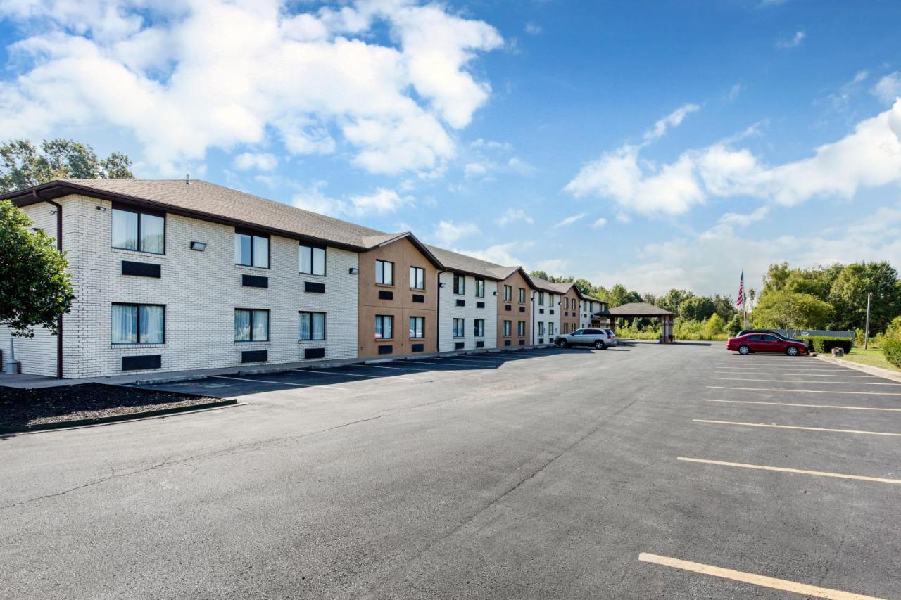 Quality Inn & Suites Metropolis I-24 Exterior photo