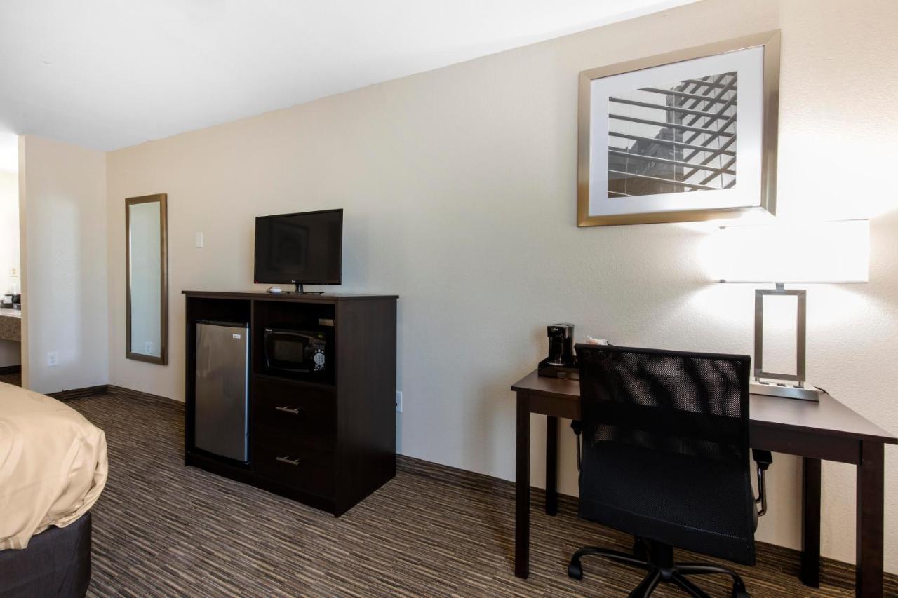 Quality Inn & Suites Metropolis I-24 Exterior photo