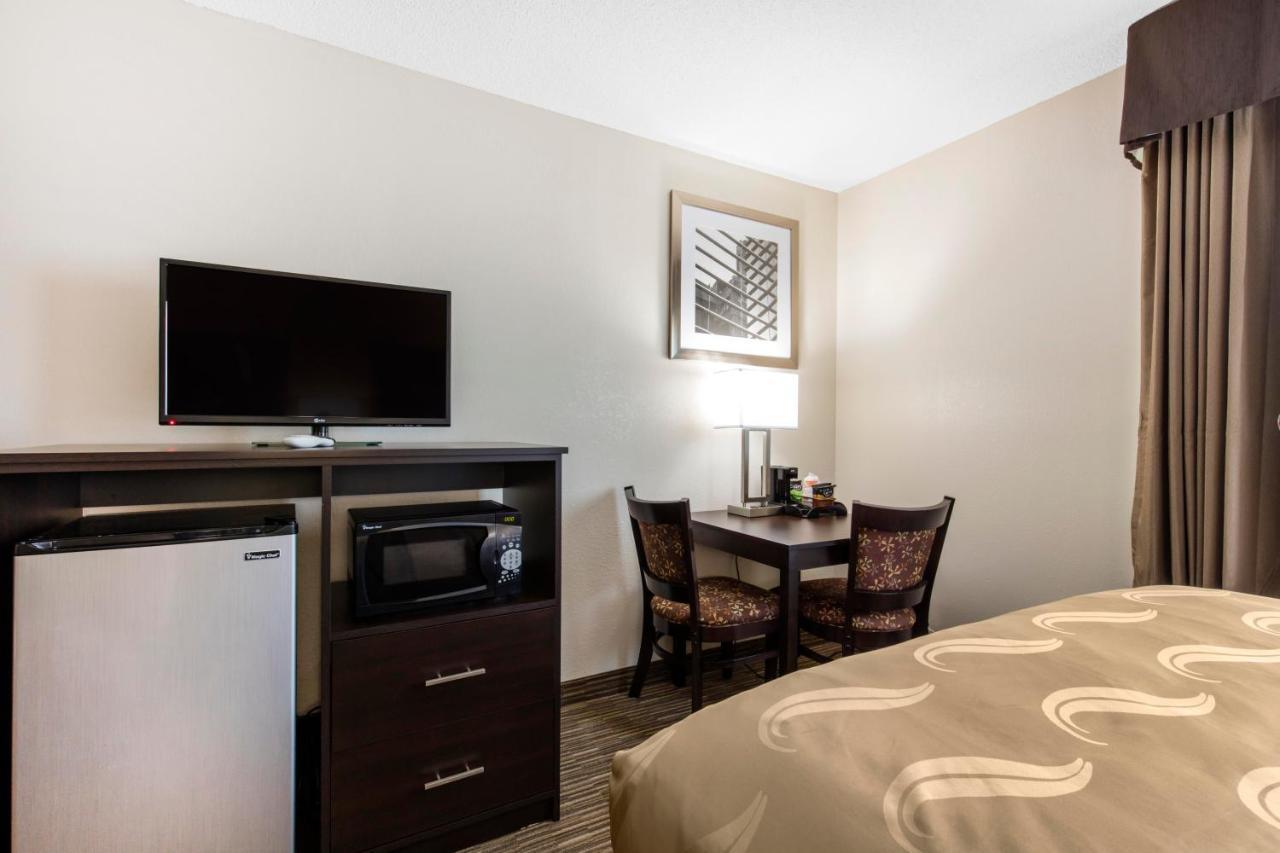 Quality Inn & Suites Metropolis I-24 Exterior photo