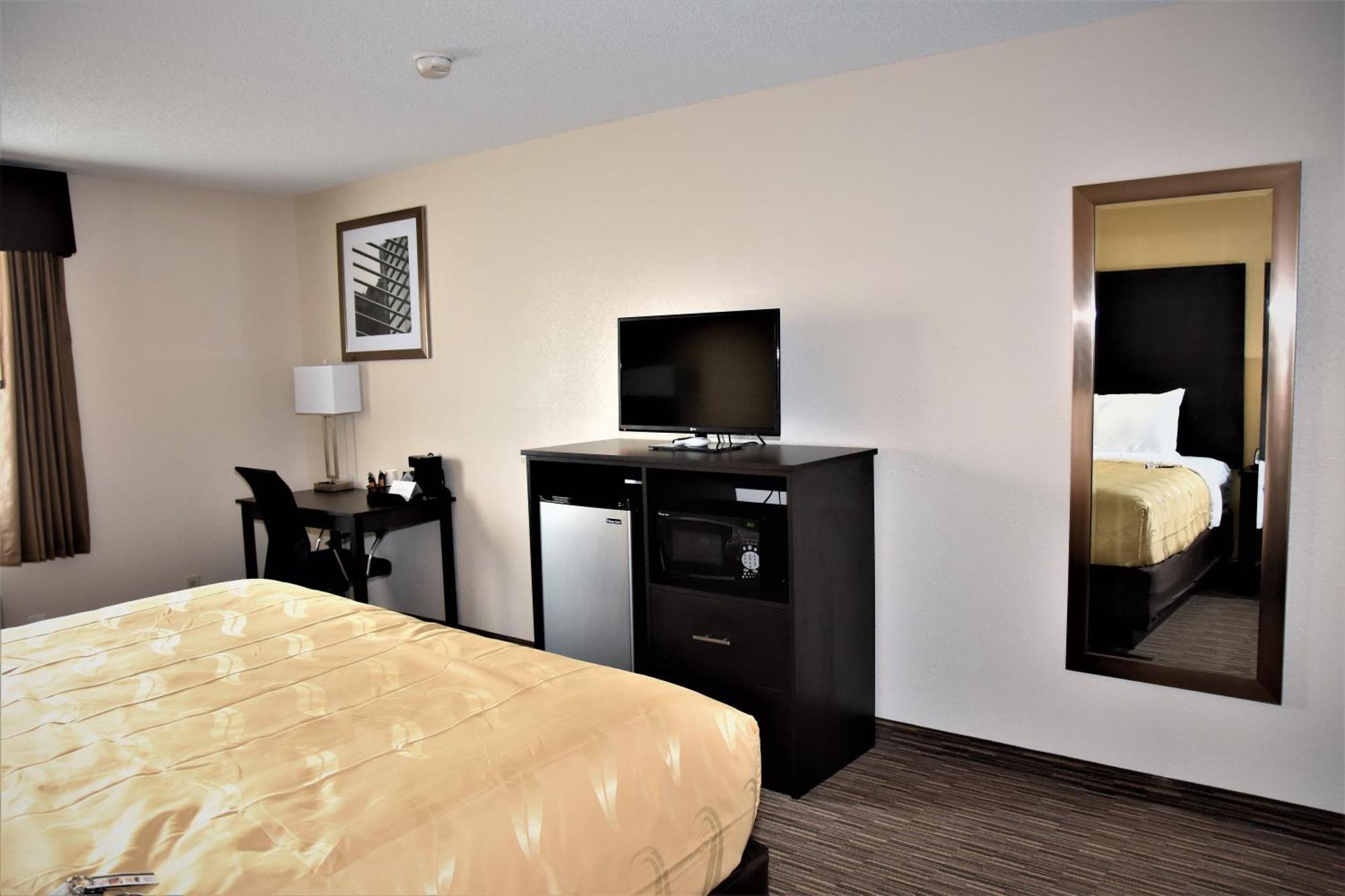 Quality Inn & Suites Metropolis I-24 Exterior photo