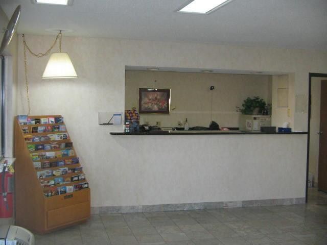Quality Inn & Suites Metropolis I-24 Exterior photo