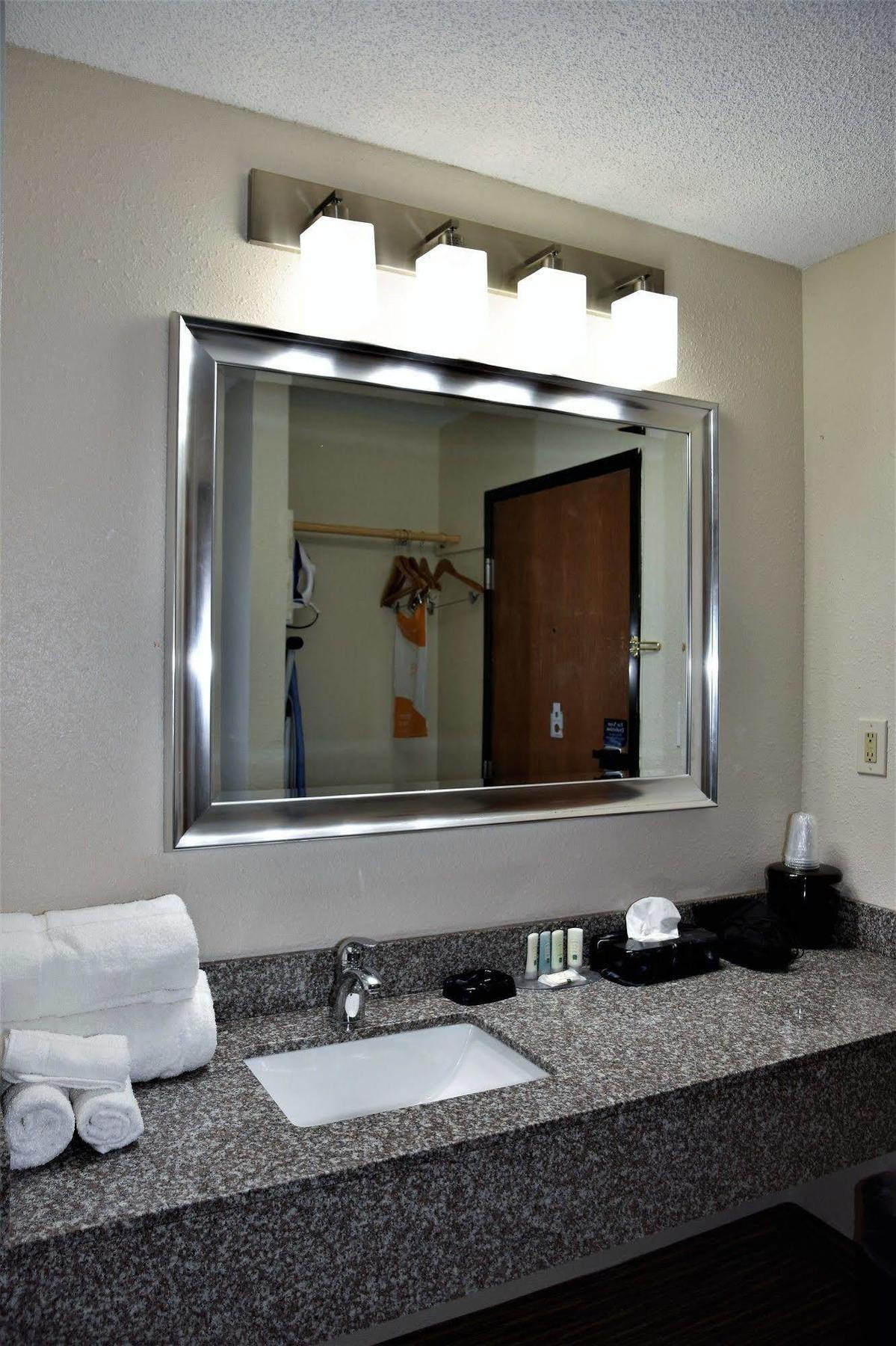 Quality Inn & Suites Metropolis I-24 Exterior photo