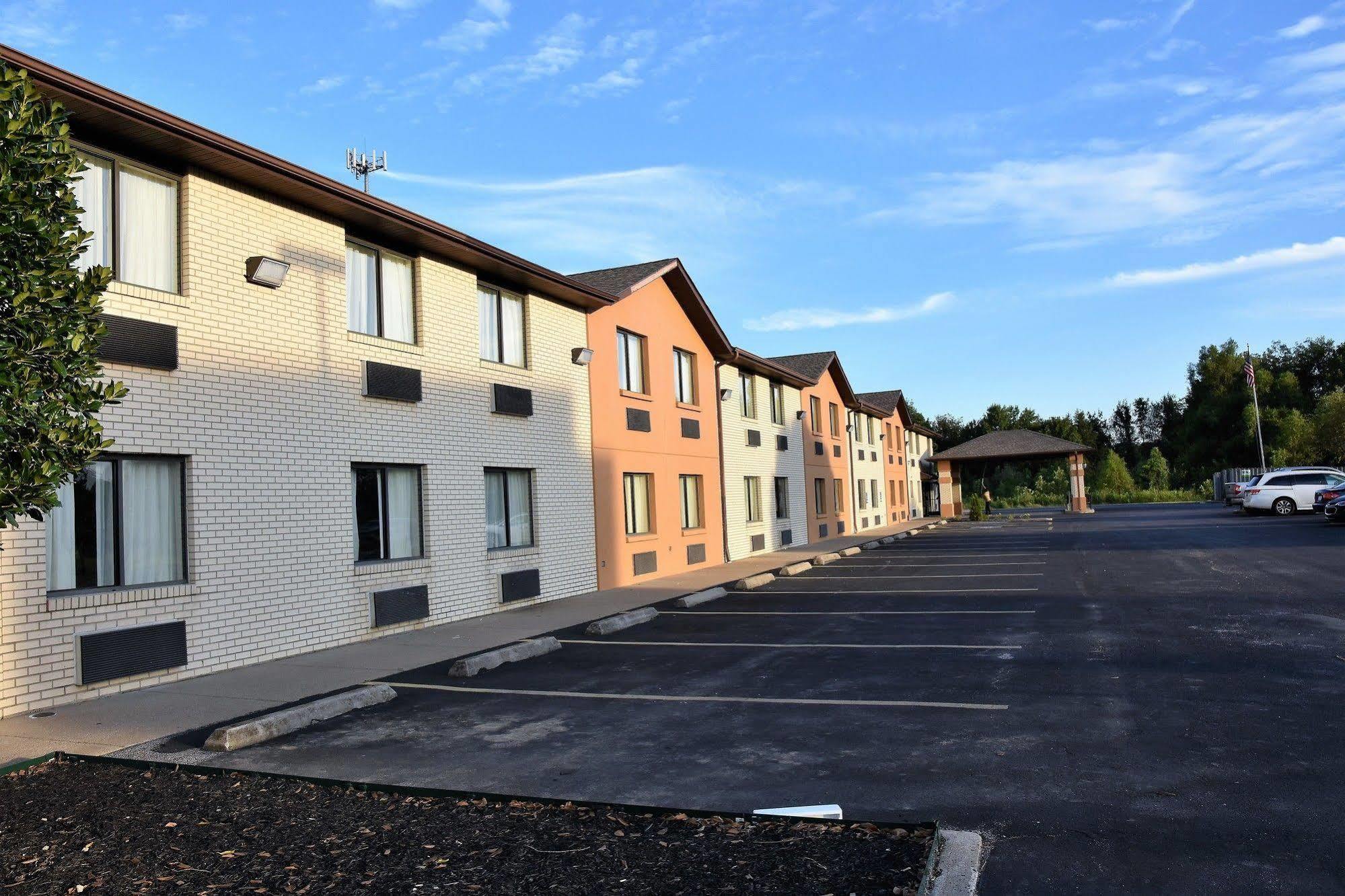 Quality Inn & Suites Metropolis I-24 Exterior photo